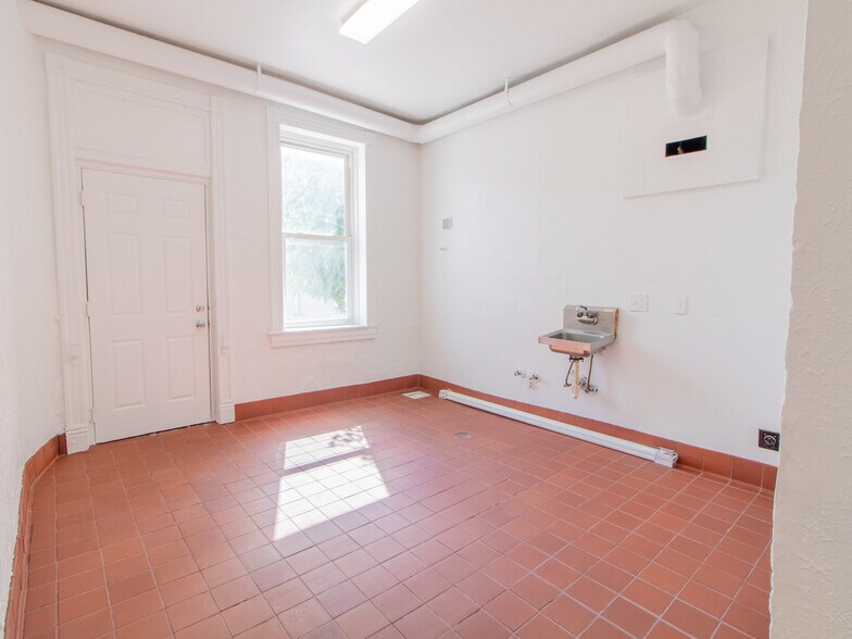 More Photos Of 6836 Gravois Ave, Saint Louis Multifamily For Lease