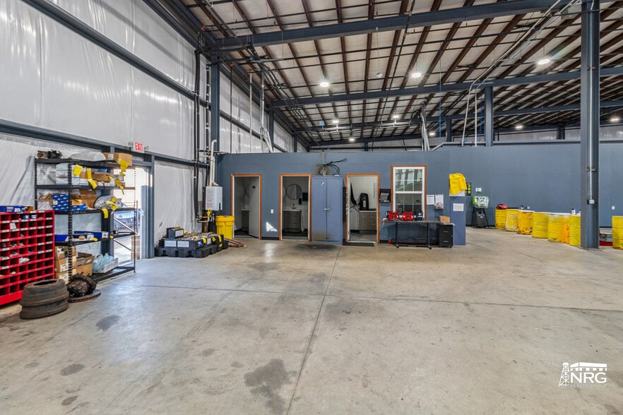 More Photos Of 2626 W Pioneer Pky, Grand Prairie Truck Terminal For Lease