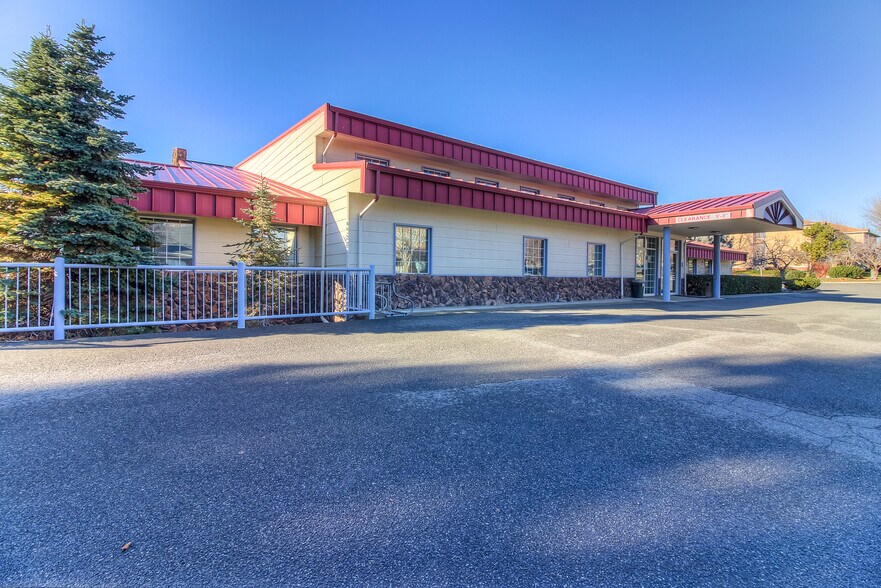 More Photos Of 504 N 40th Ave, Yakima Medical For Sale