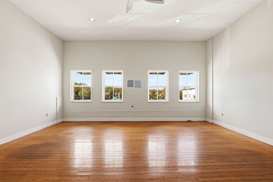 More Photos Of 6102 S Macdill Ave, Tampa Storefront For Lease