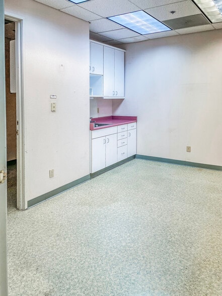 More Photos Of 2801 Waterman Blvd, Fairfield Medical For Sale