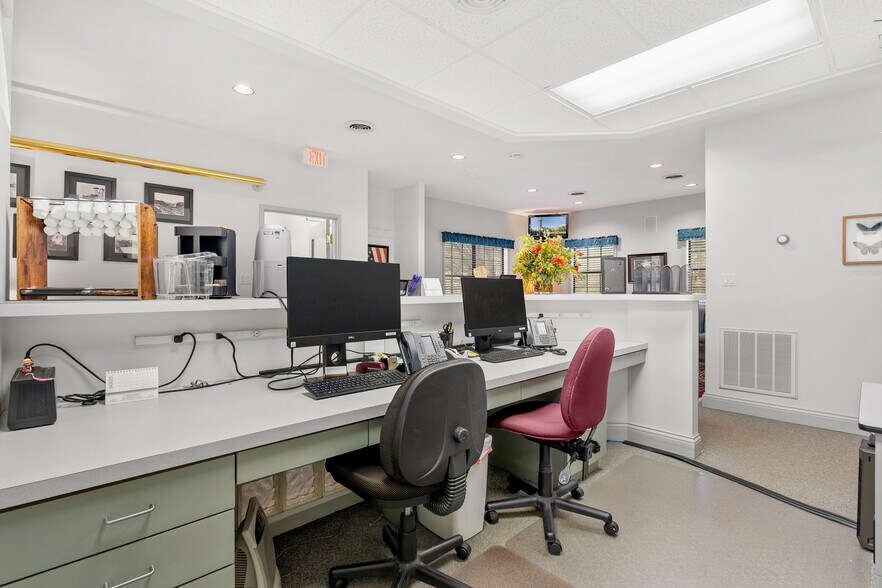 More Photos Of 3221 W Governor John Sevier Hwy, Knoxville Medical For Lease