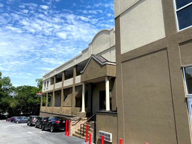 More Photos Of 842 N Highland Ave NE, Atlanta Freestanding For Lease