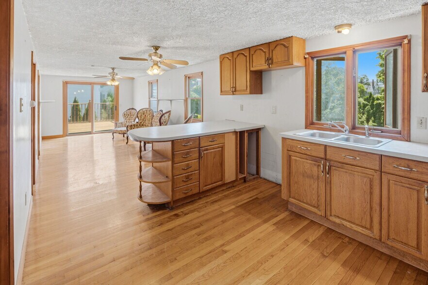 More Photos Of 400 Thames St, Bristol Multifamily For Sale