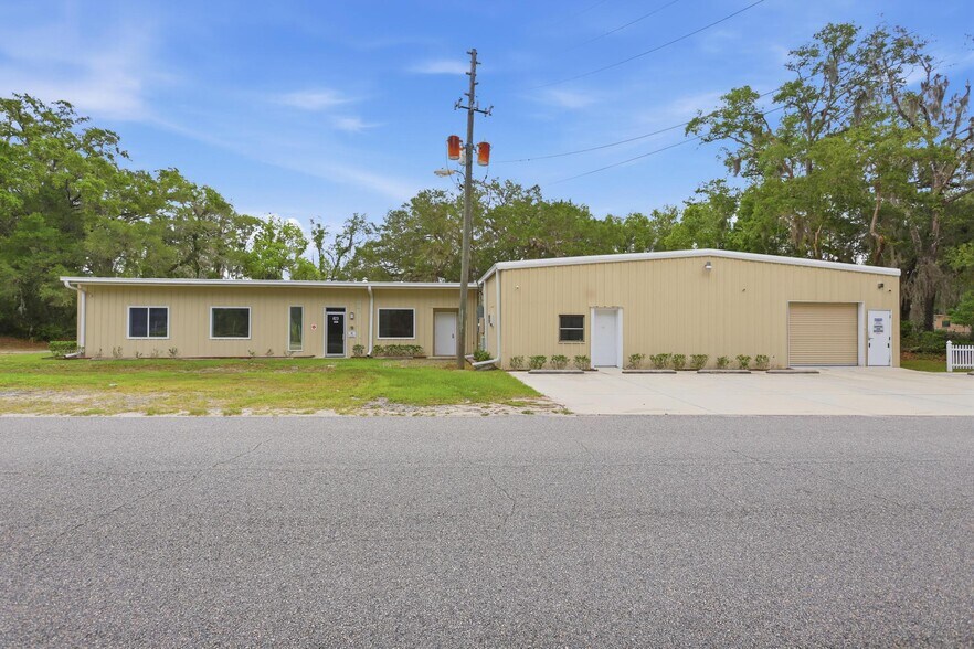 Primary Photo Of 623 Pleasant St, Lake Helen Flex For Lease