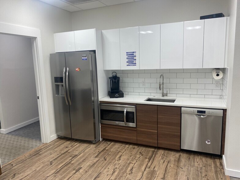More Photos Of 1908-1932 Highland Oaks Blvd, Lutz Medical For Lease