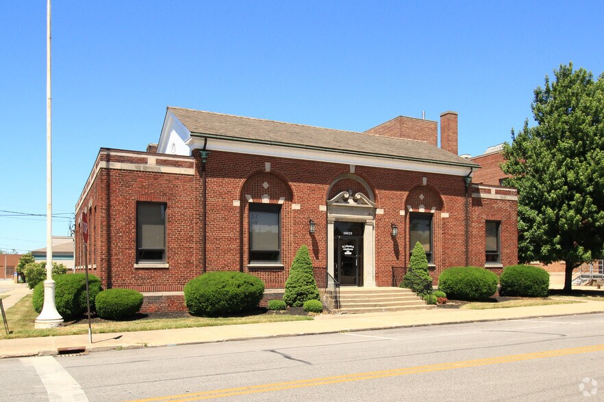 Primary Photo Of 38029 3rd St, Willoughby Office For Lease