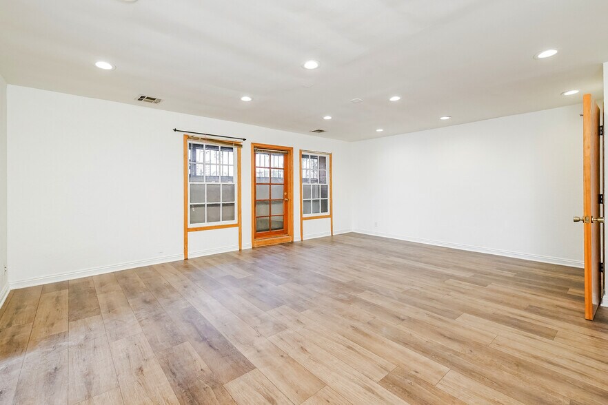 More Photos Of 337-3 Washington Blvd, Venice Storefront Retail Office For Lease