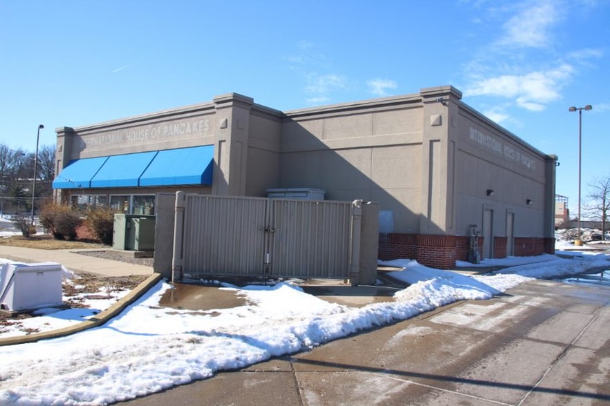 More Photos Of 10910 New Halls Ferry Rd, Saint Louis Restaurant For Lease