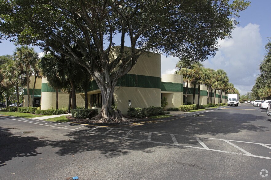 More Photos Of 160 SW 12th Ave, Deerfield Beach Flex For Lease
