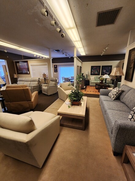 More Photos Of 706 Trancas St, Napa Freestanding For Lease