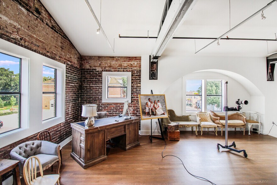 More Photos Of 225 S Knoblock St, Stillwater Storefront For Sale