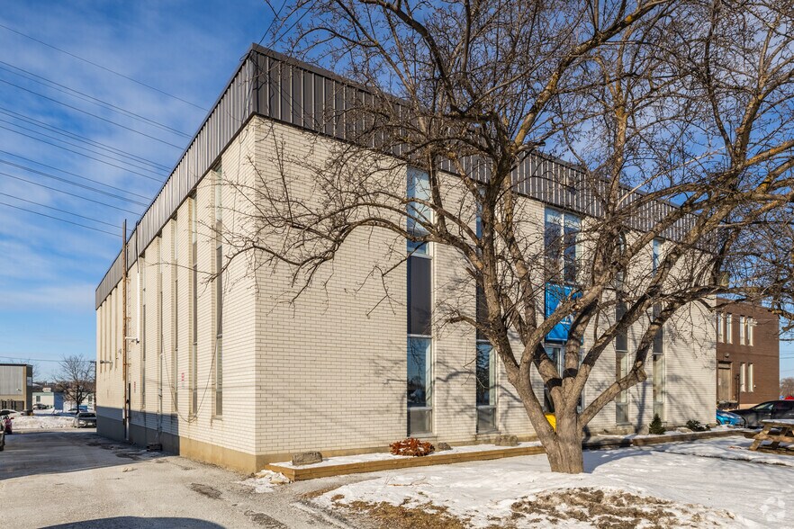 More Photos Of 1735 Courtwood Cres, Ottawa Light Distribution For Lease
