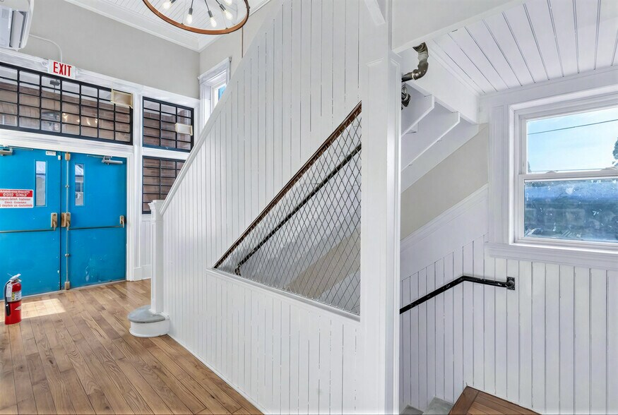 More Photos Of 72 Kendrick Ave, Woonsocket Schools For Sale