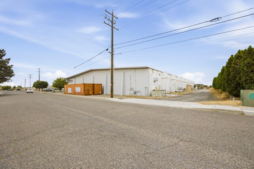 More Photos Of 7425 W Clearwater Ave, Kennewick Freestanding For Sale
