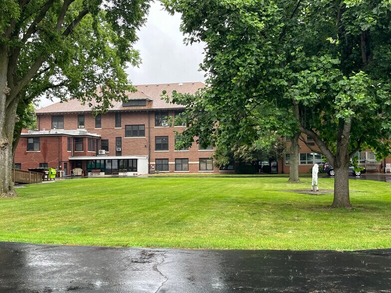 More Photos Of 2408 W Heading Ave, West Peoria Healthcare For Sale