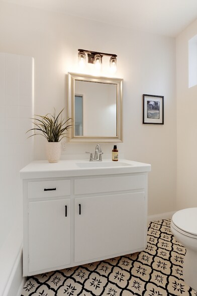 More Photos Of 1045 N Ardmore Ave, Los Angeles Apartments For Sale