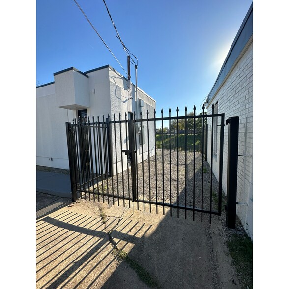 More Photos Of 2845 Irving Blvd, Dallas Freestanding For Lease