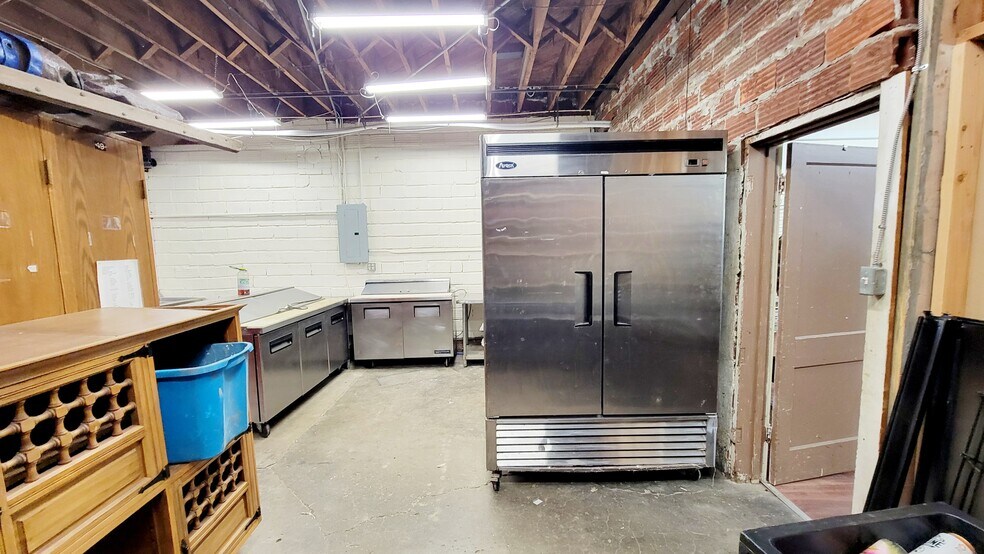 More Photos Of 239 N 3rd Ave, Stayton Convenience Store For Lease