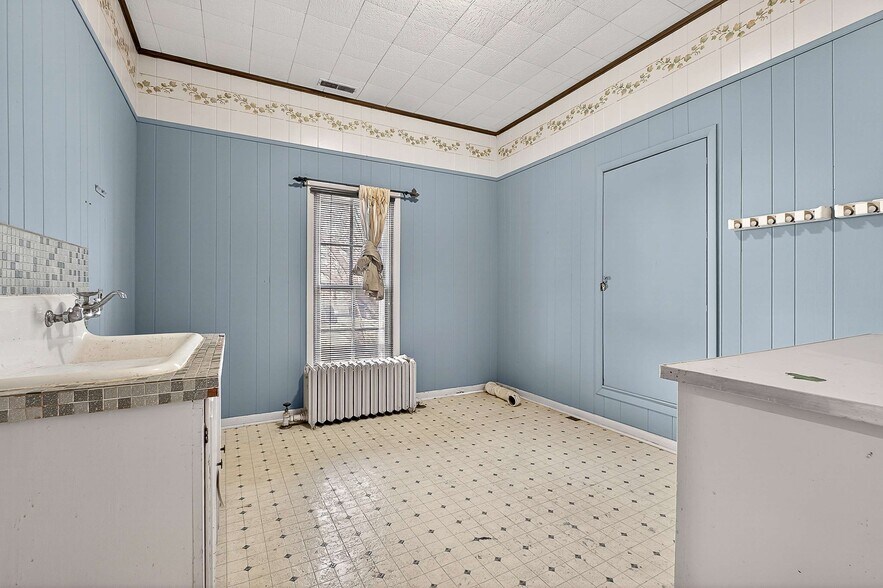 More Photos Of 408 NE Atlantic St, Tullahoma Flex For Sale