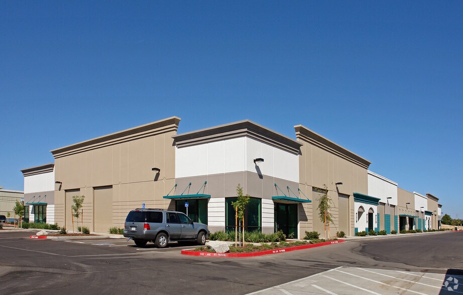 More Photos Of 8413 Washington Blvd, Roseville Warehouse For Lease