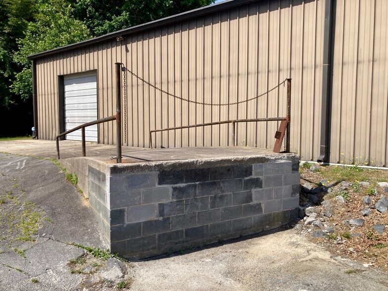 More Photos Of 2611 Phoenix Dr, Greensboro Warehouse For Lease