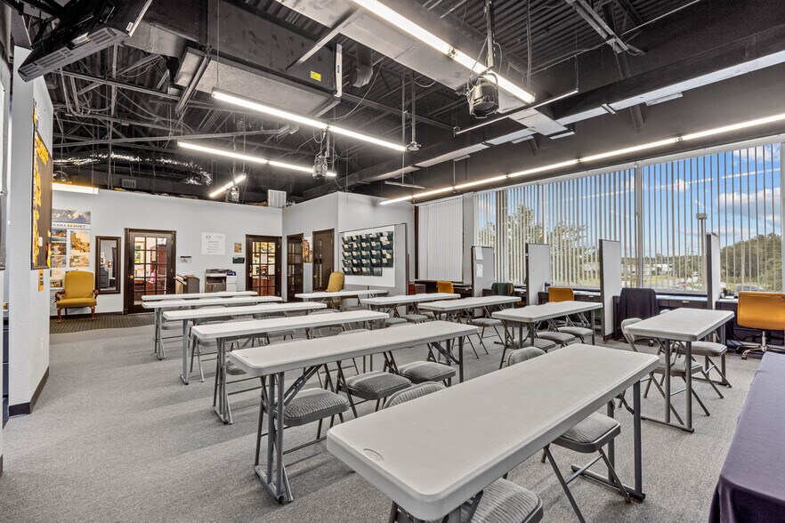 More Photos Of 8701 W Irlo Bronson Memorial Hwy, Kissimmee General Retail For Lease