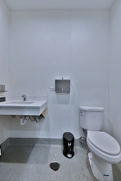 More Photos Of 5319 W Belmont Ave, Chicago General Retail For Sale