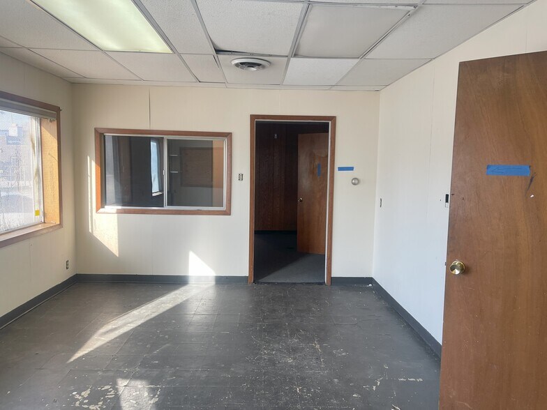 More Photos Of 1604 Deloss St, Indianapolis Flex For Lease