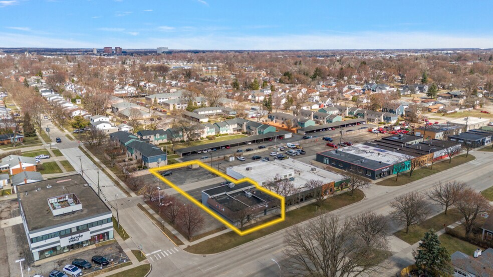 More Photos Of 1024 W 14 Mile Rd, Clawson Freestanding For Sale