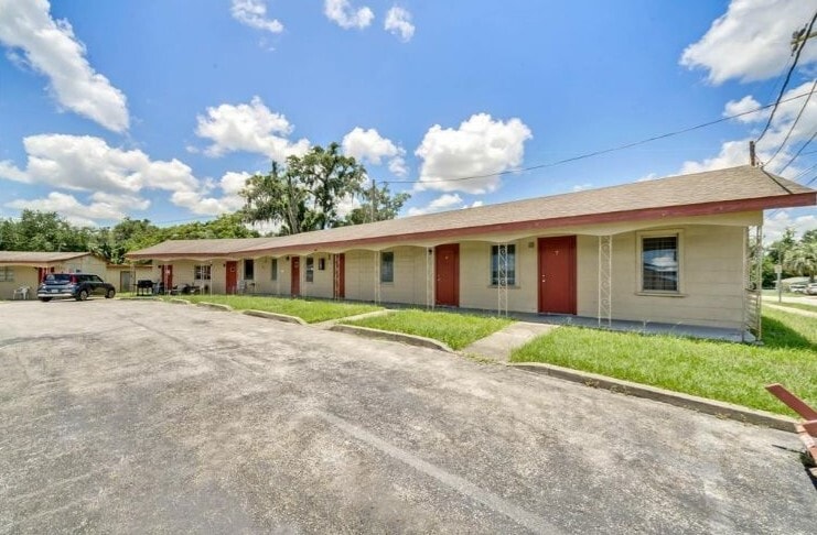 More Photos Of 1340 N Woodland Blvd, Deland Hotel For Sale