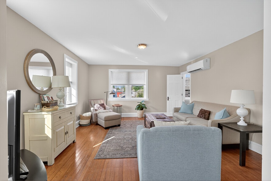 More Photos Of 51 N Main St, Manheim General Retail For Sale