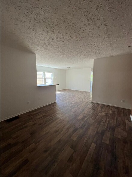 More Photos Of 6011 Vine St, Cincinnati Storefront Retail Residential For Sale