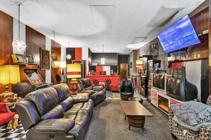 More Photos Of 1421 5th Ave, New Kensington Apartments For Sale