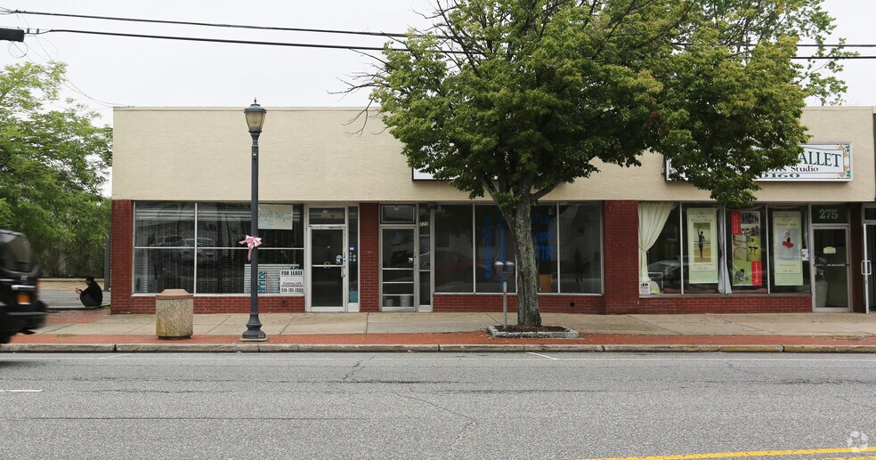 271279 S Wellwood Ave, Lindenhurst, NY 11757 Retail For Lease