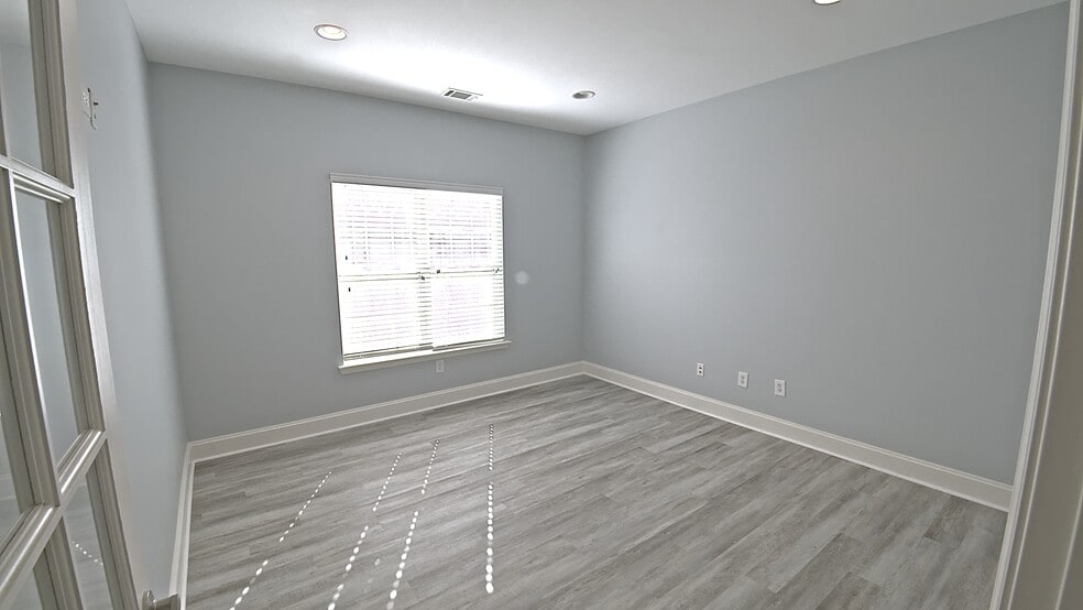 More Photos Of 239-243 River Park North Dr, Woodstock Medical For Sale