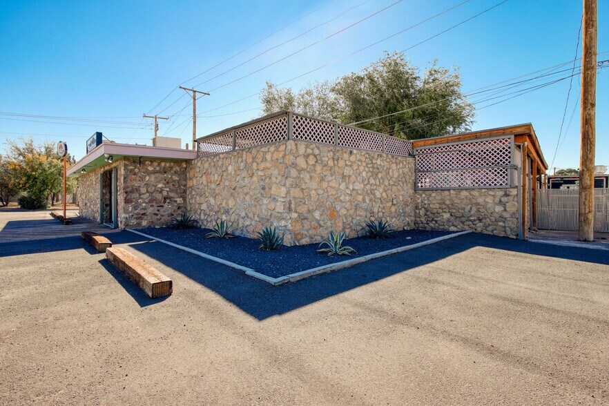 More Photos Of 5200 Doniphan Dr, El Paso Bar For Sale