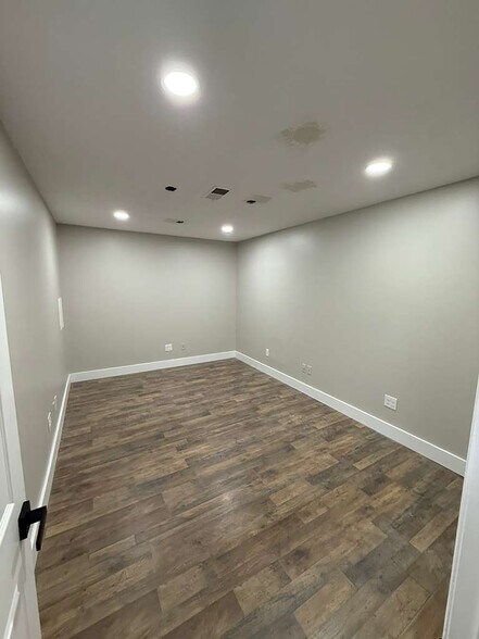 More Photos Of 148 Roush Cir, Fairmont Industrial For Lease