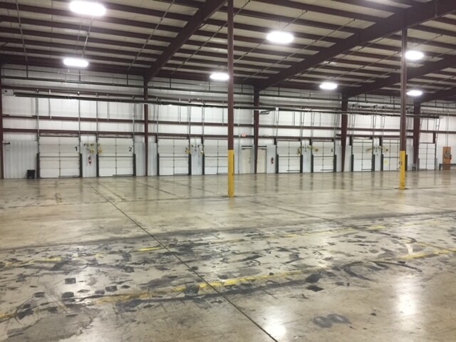 More Photos Of 560 Old Skokie Rd, Park City Warehouse For Lease