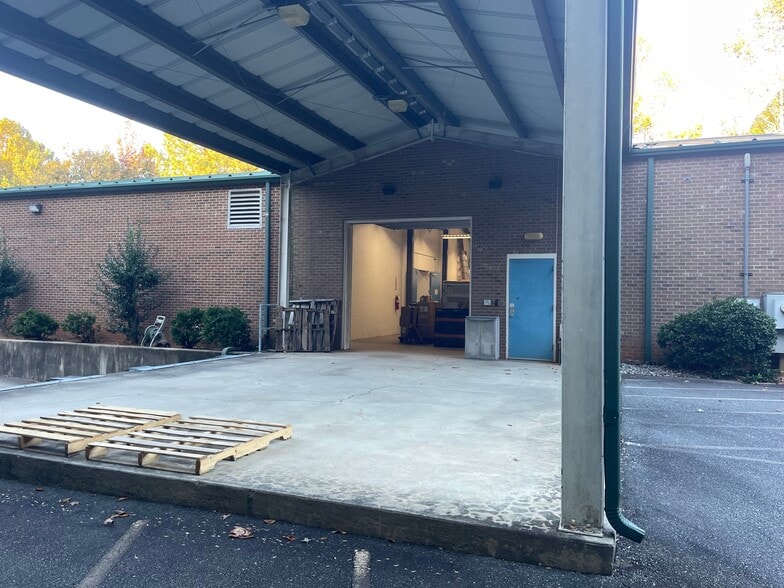 More Photos Of 416 Millstone Dr, Hillsborough Light Manufacturing For Sale