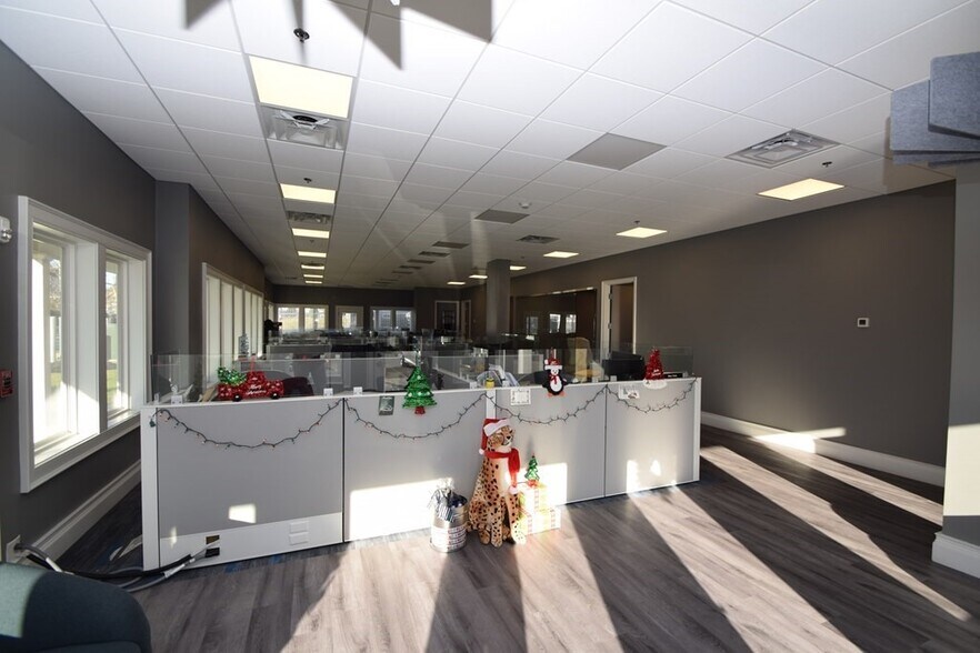 More Photos Of 181 S Franklin St, Holbrook Office For Sale