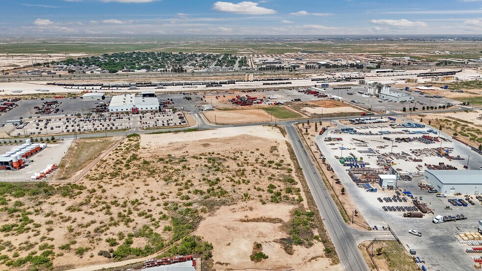 More Photos Of 7104 W County Road 116, Midland Warehouse For Lease