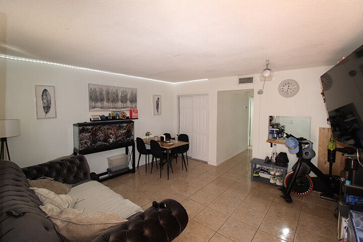 More Photos Of 701 NE 8th St, Hallandale Beach Apartments For Sale
