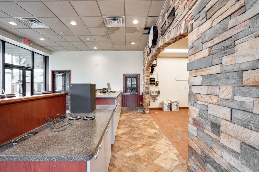 More Photos Of 112 W Maple Ave, Beaver Dam Freestanding For Lease