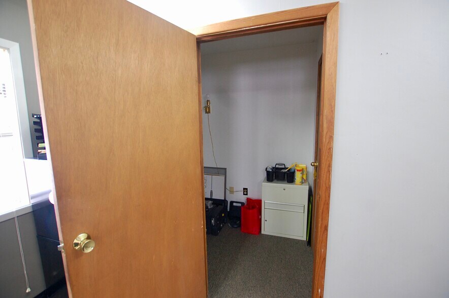 More Photos Of 35 Anderson Ave, Falconer Flex For Sale