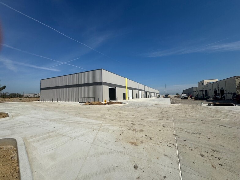 More Photos Of 6240 E 15th St, Tulsa Unknown For Lease