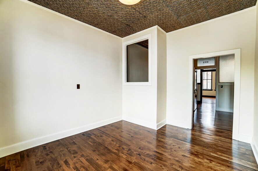 More Photos Of 9-11 N 3rd St, Newark Office For Lease