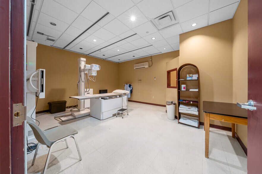 More Photos Of 2500 Citrus Blvd, Leesburg Medical For Sale