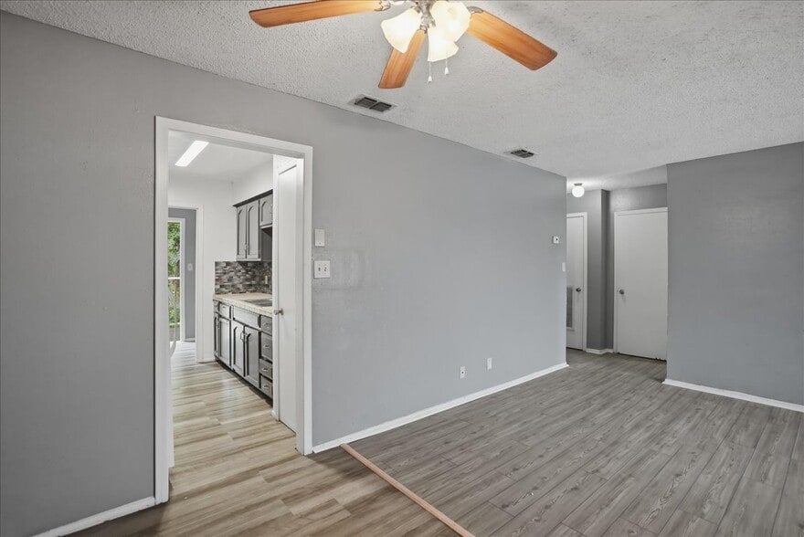 More Photos Of 600 E Crockett St, Beeville Apartments For Sale