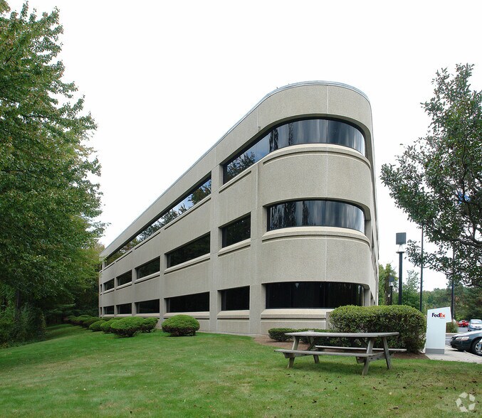 More Photos Of 20 Batterson Park Rd, Farmington Office For Lease